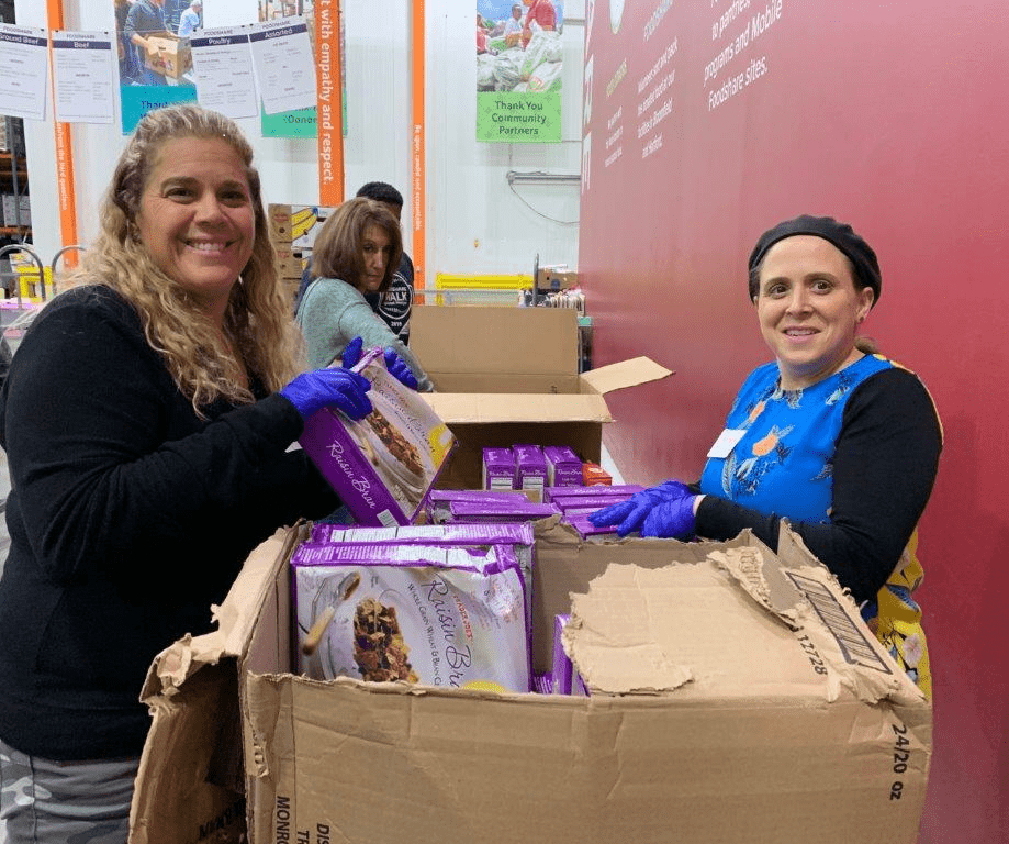 Emily and Ilana at Foodshare LF Foodshare